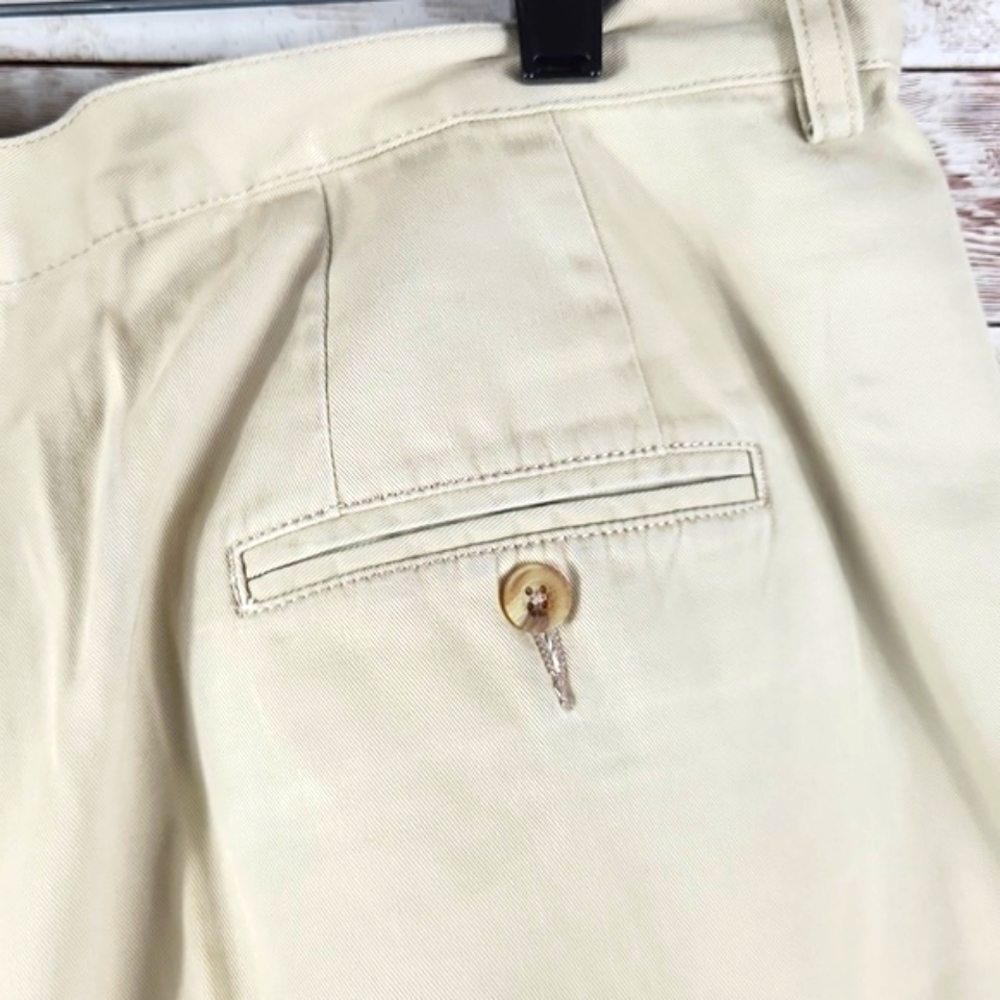 Eddie Bauer, Women's khaki shorts, great condition. No stains, cuffs, Sz 18. - Picture 8 of 8